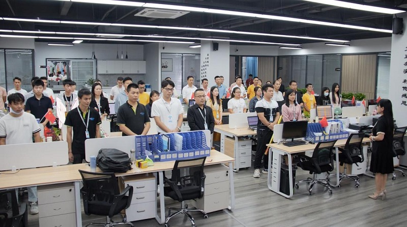 再贏新單！華邦瀛成都LED貼膜屏項(xiàng)目圓滿收官